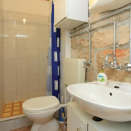 Podgomilje Bb Ii Casa de Férias